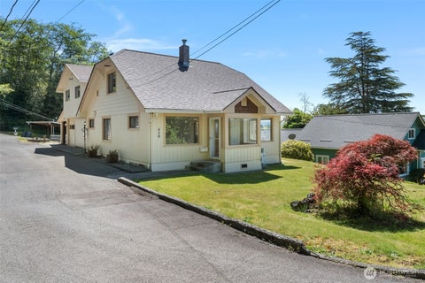 Photo of 420 Adams Street, Hoquiam, WA 98550 (MLS # 2538834)