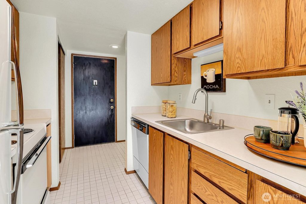 Photo of 10005 235th St St #A301, Kent, WA 98031 (MLS # 2407850)