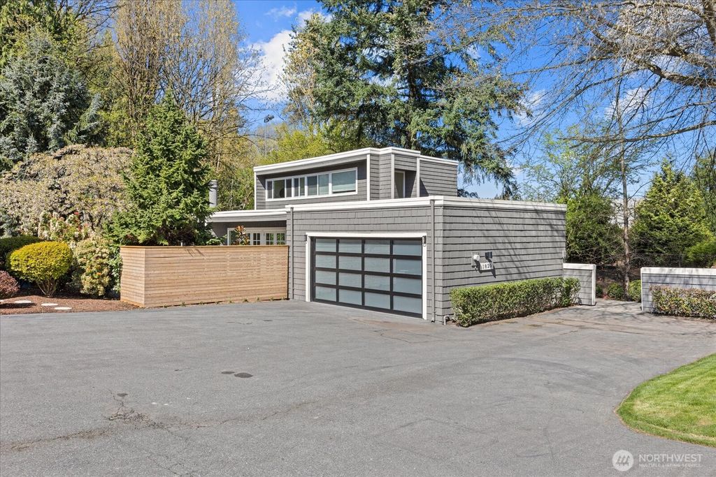 Photo of 1825 112th Avenue NE, Bellevue, WA 98004 (MLS # 2347537)