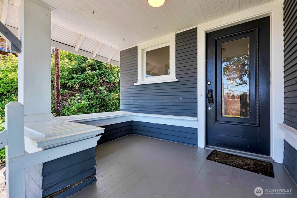 Photo of 715 W Howe Street, Seattle, WA 98119 (MLS # 2401464)