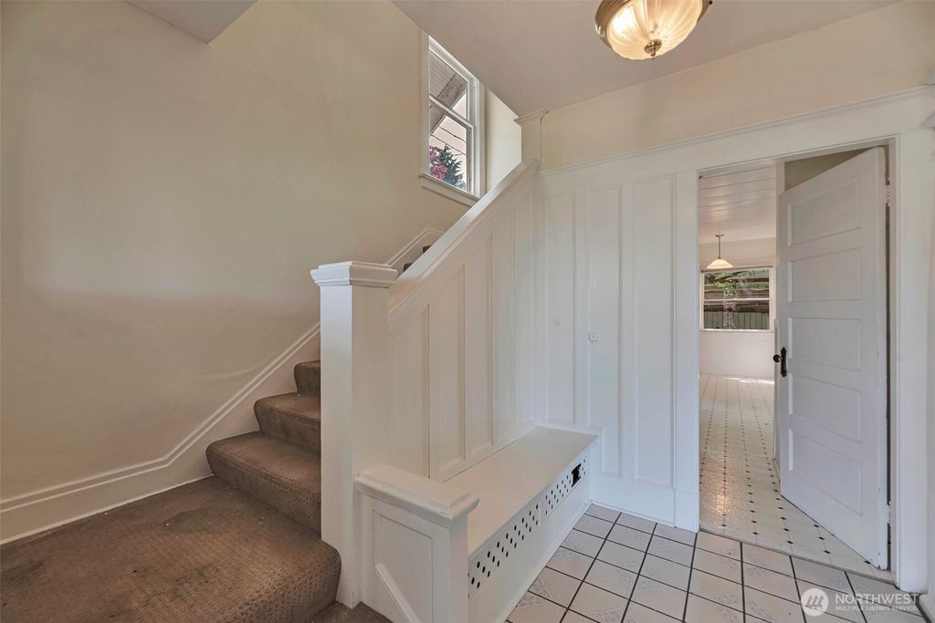 Photo of 715 W Howe Street, Seattle, WA 98119 (MLS # 2401464)