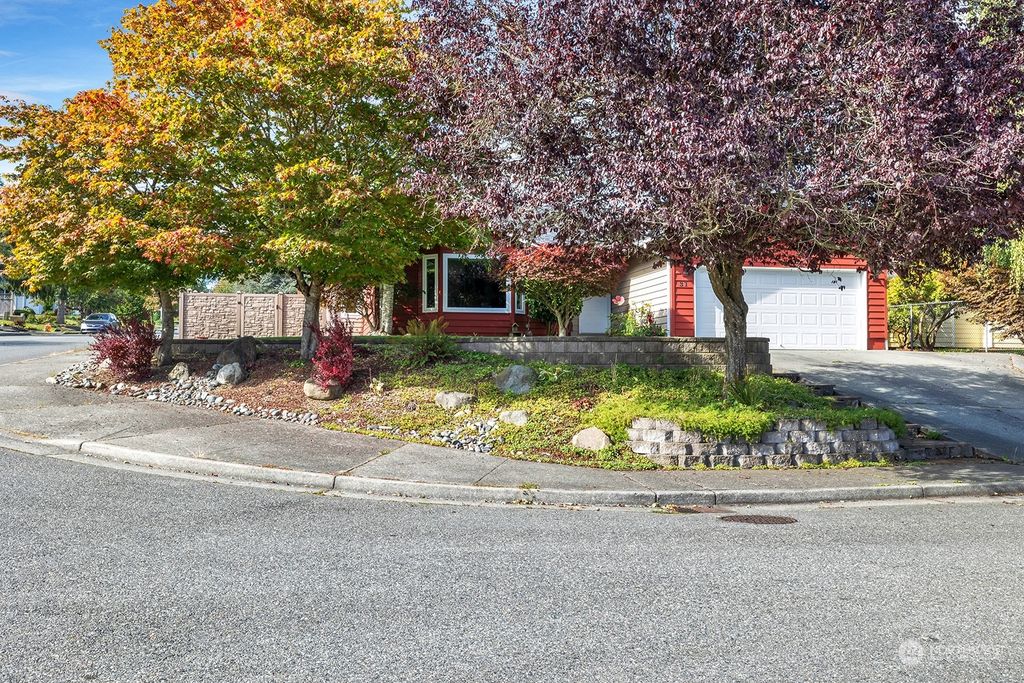 Photo of 31 75th Street SW, Everett, WA 98203 (MLS # 2296523)