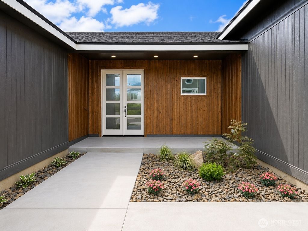 Photo of 15005 Allison Place, Entiat, WA 98822 (MLS # 2546733)