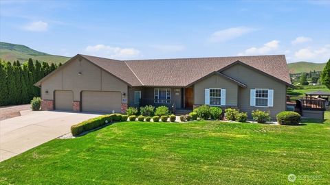 Photo of 1790 Warm Springs Drive, Wenatchee, WA 98801 (MLS # 2516519)