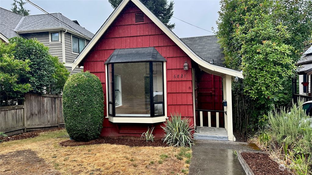 Photo of 6821 28th Avenue NE, Seattle, WA 98115 (MLS # 2151522)