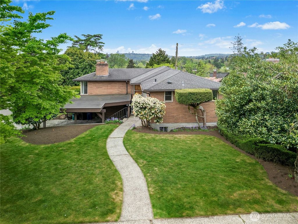 Photo of 5803 Oberlin Avenue NE, Seattle, WA 98105 (MLS # 2515140)