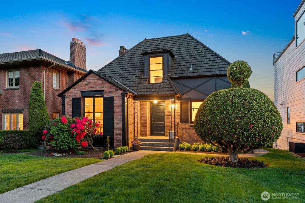Photo of 2527 Westmont Way W, Seattle, WA 98199 (MLS # 2515356)