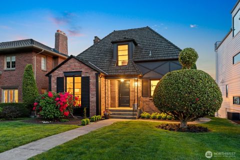 Photo of 2527 Westmont Way W, Seattle, WA 98199 (MLS # 2515356)
