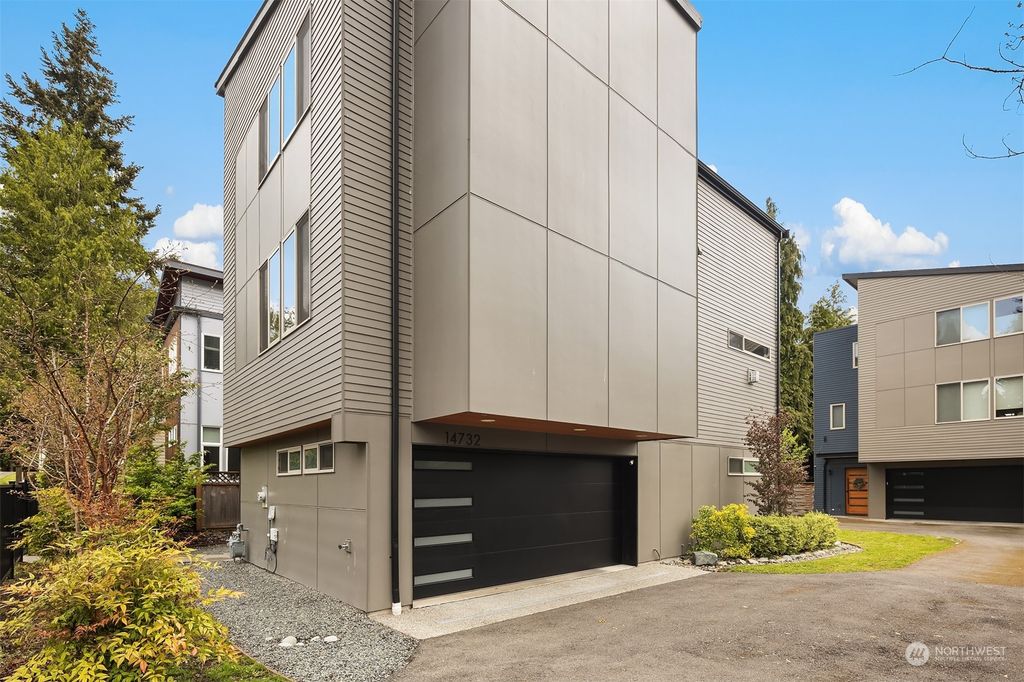 Photo of 14732 31st Avenue NE, Shoreline, WA 98155 (MLS # 2210180)