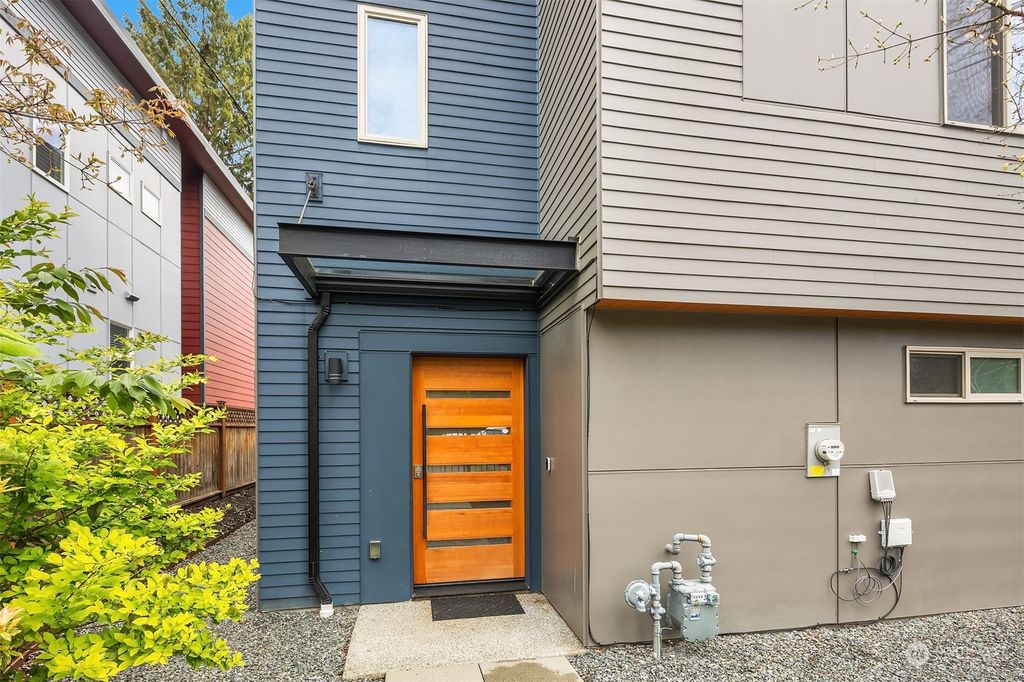 Photo of 14732 31st Avenue NE, Shoreline, WA 98155 (MLS # 2210180)
