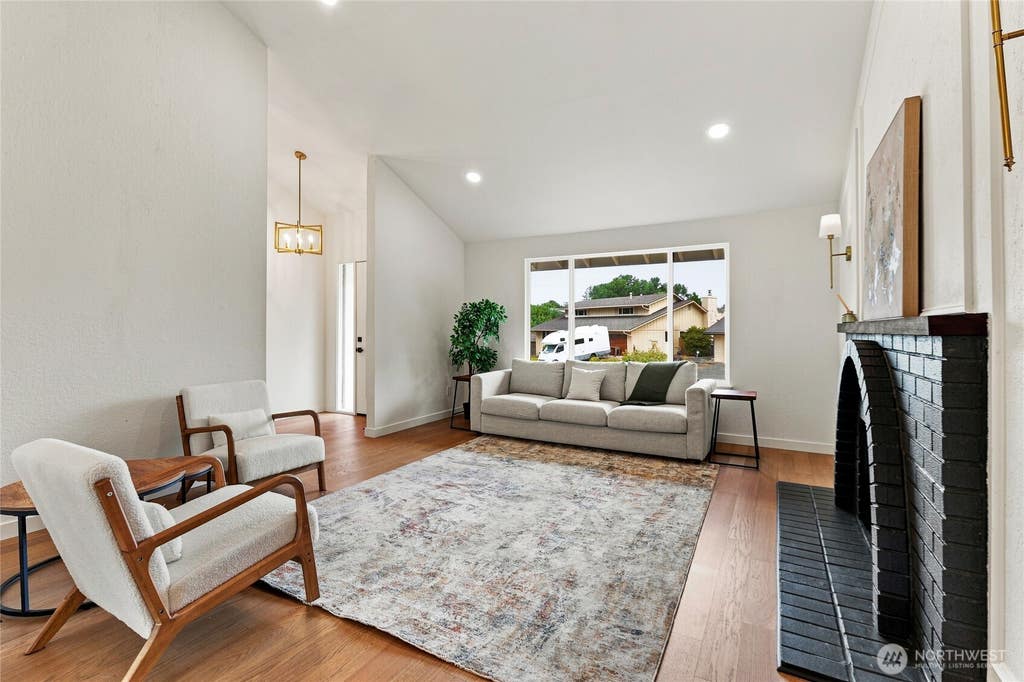 Photo of 11707 SE 65th Street, Bellevue, WA 98006 (MLS # 2568704)