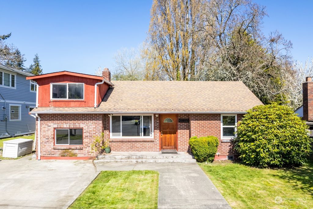 Photo of 11234 37th Avenue SW, Seattle, WA 98146 (MLS # 2060156)