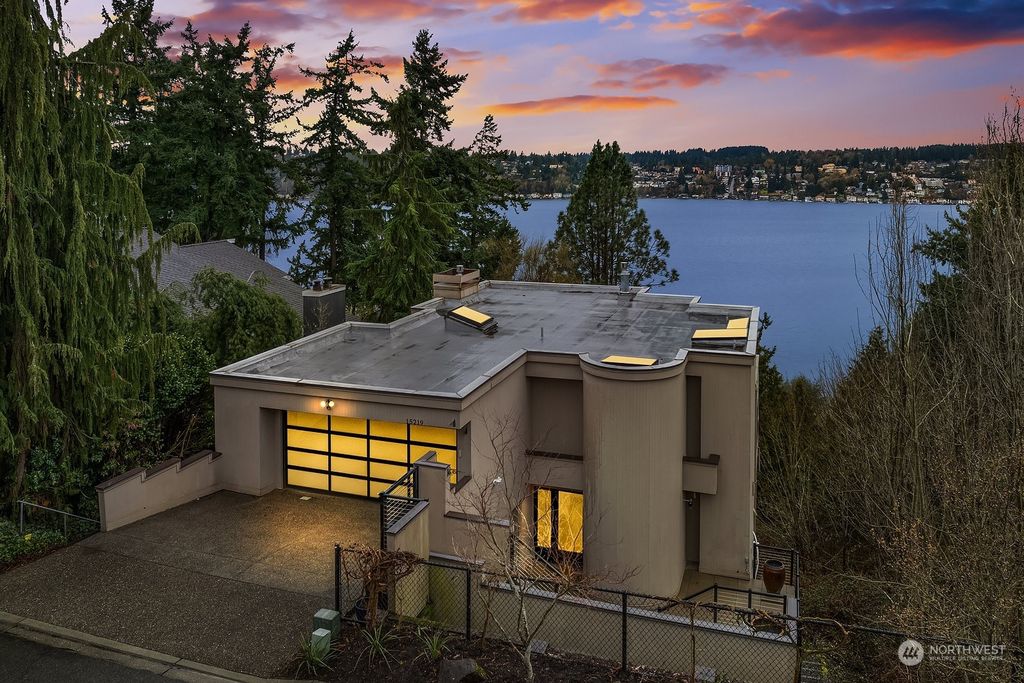 Photo of 15219 61st Place NE, Kenmore, WA 98028 (MLS # 2204821)