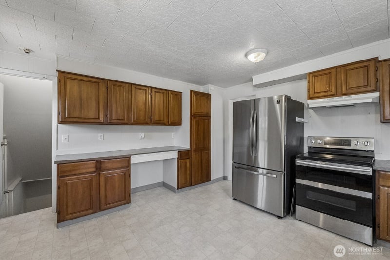 806 4th Street SE