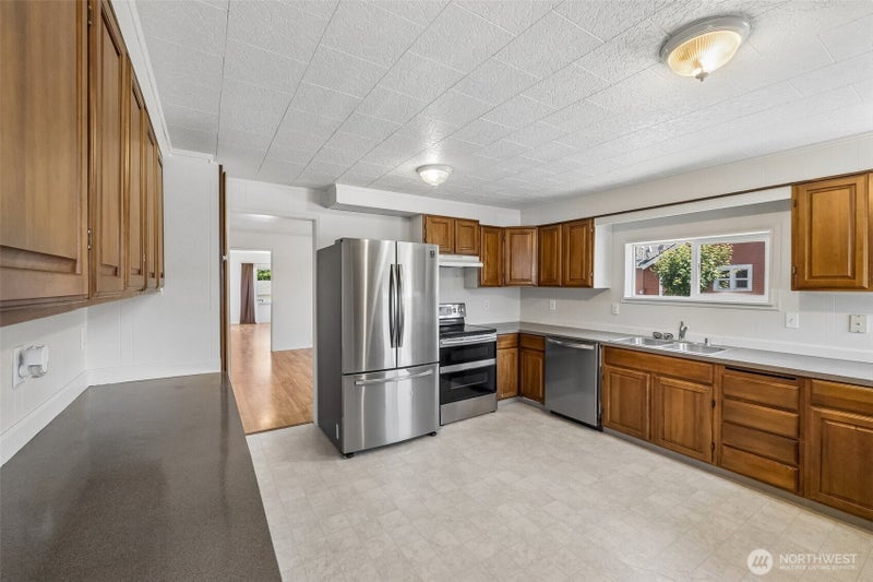 806 4th Street SE