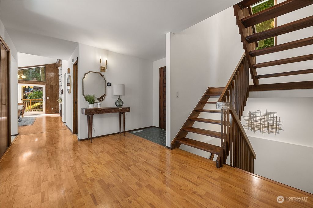 Photo of 16906 26th Avenue NE, Lake Forest Park, WA 98155 (MLS # 2289389)