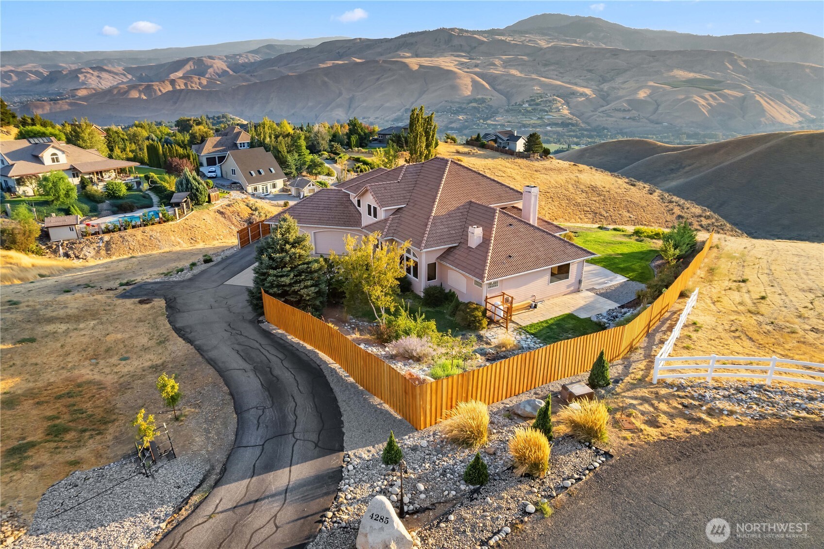 4285 W Eaglerock Place