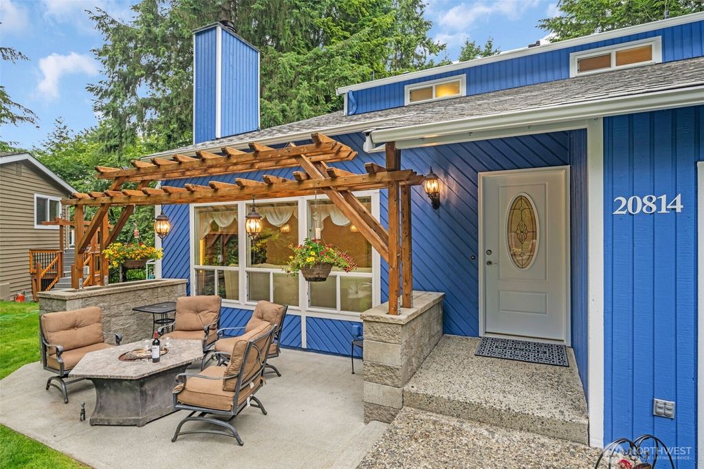 Photo of 20814 28th Ave SE Bothell Ave, Bothell, WA 98021 (MLS # 2393374)