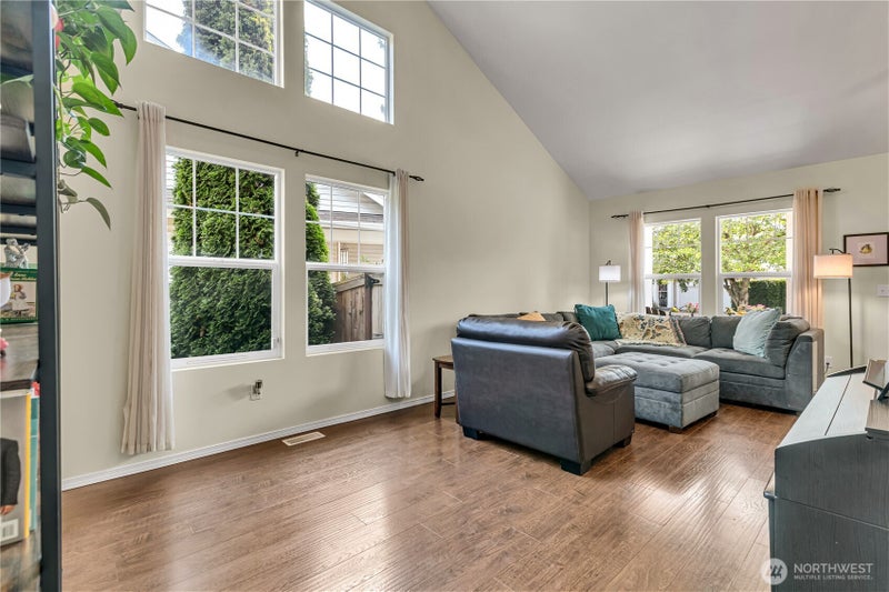 2035 62nd Loop SE