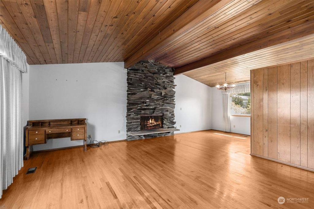 Photo of 19232 33rd Avenue S, SeaTac, WA 98188 (MLS # 2071019)