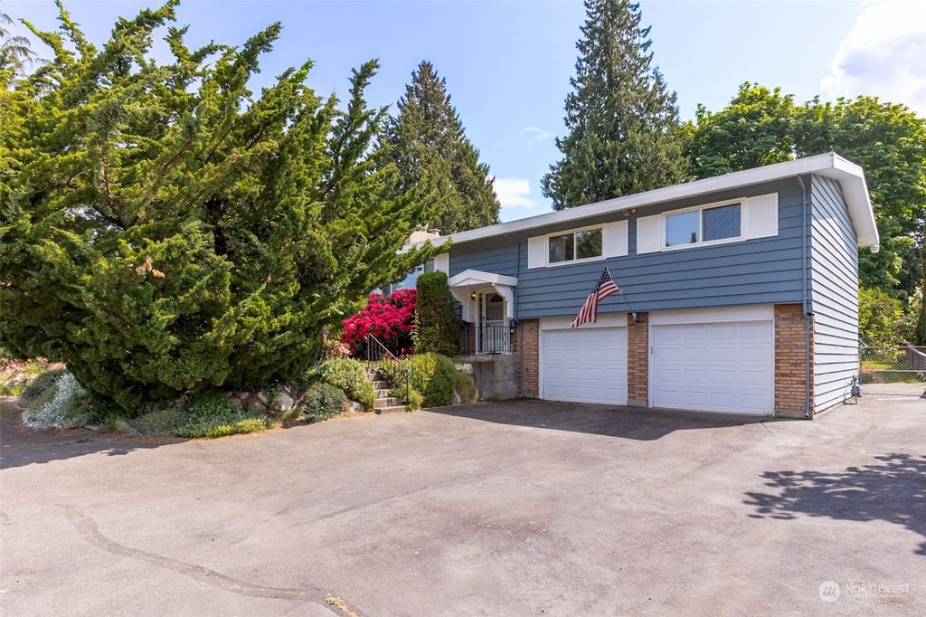 Photo of 19232 33rd Avenue S, SeaTac, WA 98188 (MLS # 2071019)