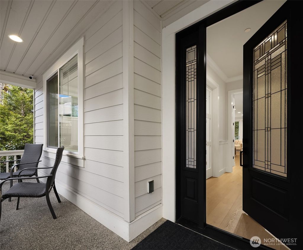 Photo of 23959 NE 25th Street, Sammamish, WA 98074 (MLS # 2524994)