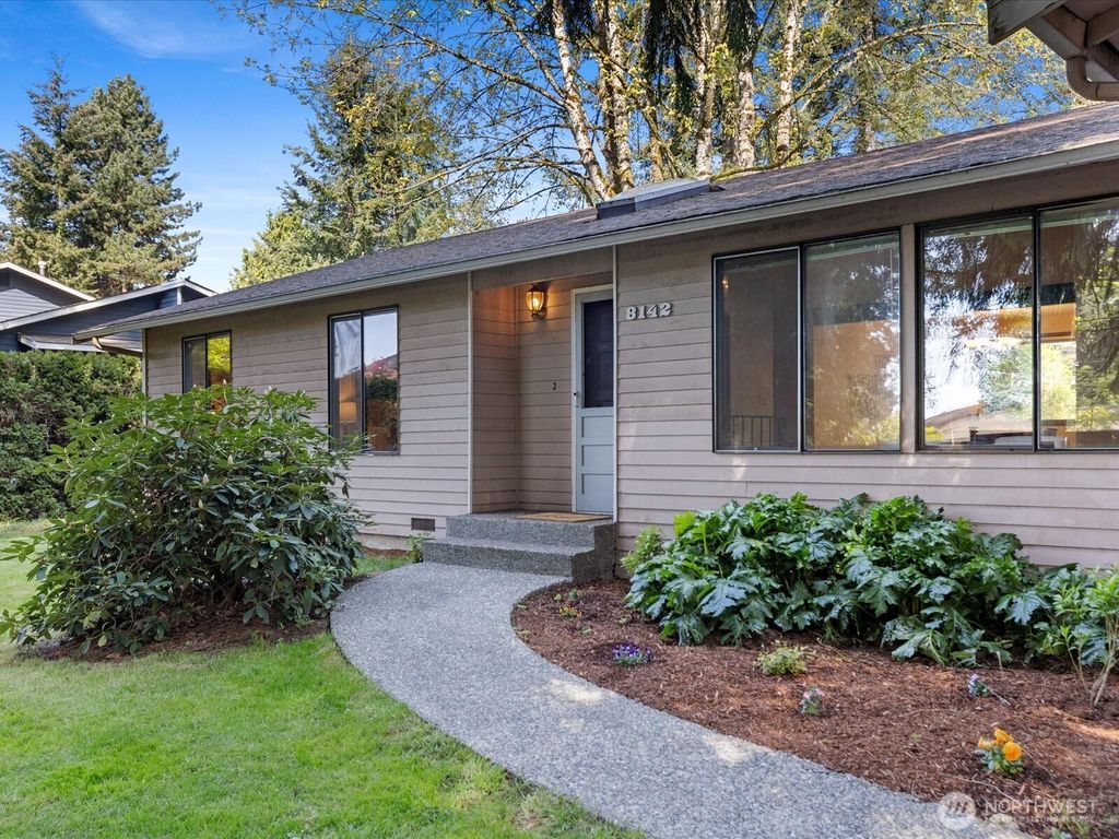 Photo of 8142 NE 145th Place, Kenmore, WA 98028 (MLS # 2360176)