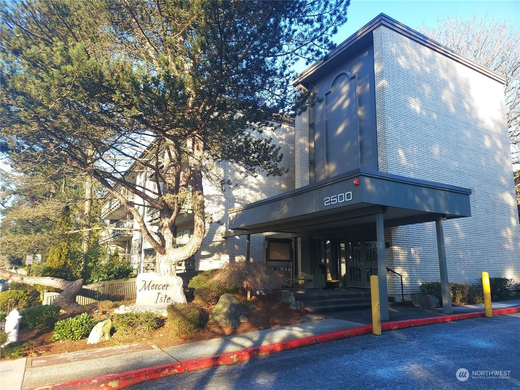 Photo of 2500 81st Avenue SE #133, Mercer Island, WA 98040 (MLS # 2190547)