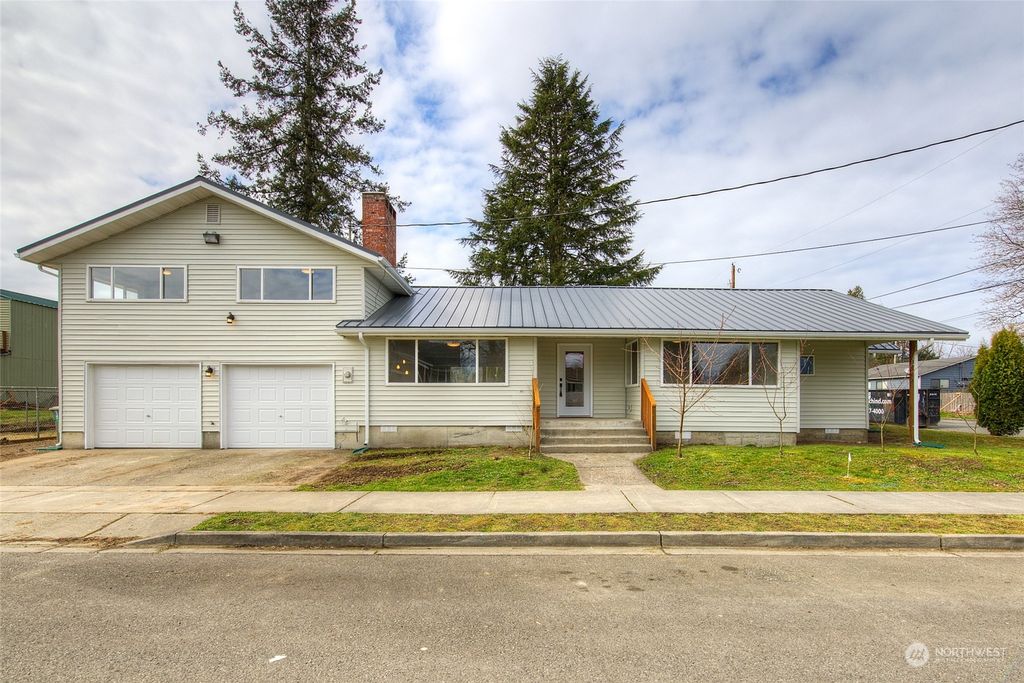 Photo of 307 2nd Street, Sultan, WA 98294 (MLS # 2201203)