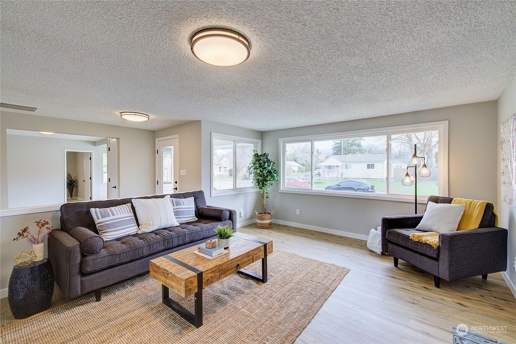 Photo of 307 2nd Street, Sultan, WA 98294 (MLS # 2201203)