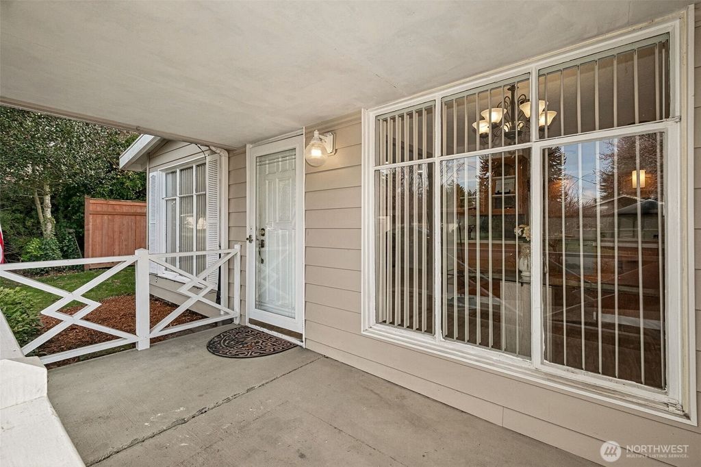 Photo of 1333 S 315th St St, Federal Way, WA 98003 (MLS # 2488608)