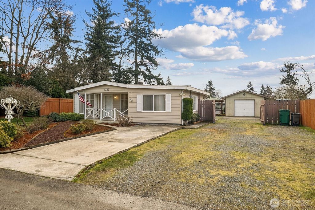 Photo of 1333 S 315th St St, Federal Way, WA 98003 (MLS # 2488608)