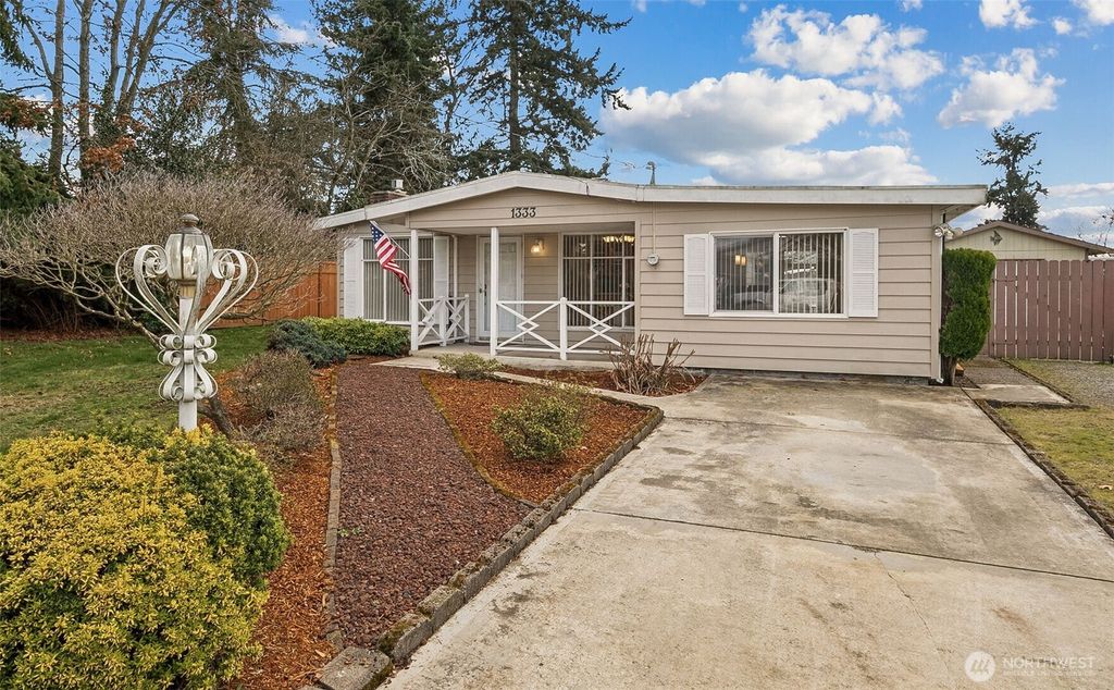 Photo of 1333 S 315th St St, Federal Way, WA 98003 (MLS # 2488608)