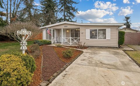 Photo of 1333 S 315th St St, Federal Way, WA 98003 (MLS # 2488608)