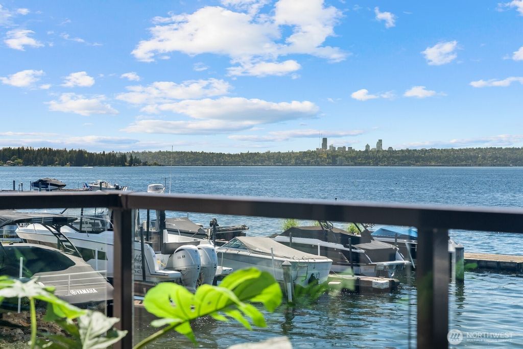 Photo of 807 Lake Street S #100, Kirkland, WA 98033 (MLS # 2542275)