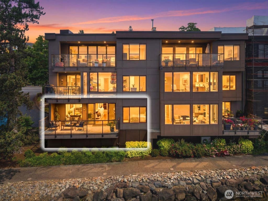 Photo of 807 Lake Street S #100, Kirkland, WA 98033 (MLS # 2542275)