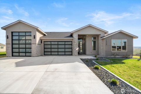 Photo of 7440 W 22nd Place, Kennewick, WA 99338 (MLS # 2441696)