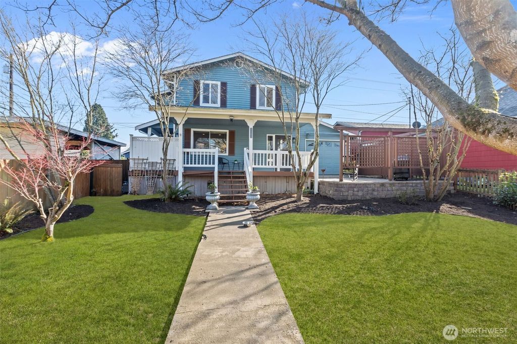 Photo of 1721 McDougall Avenue, Everett, WA 98201 (MLS # 2478931)