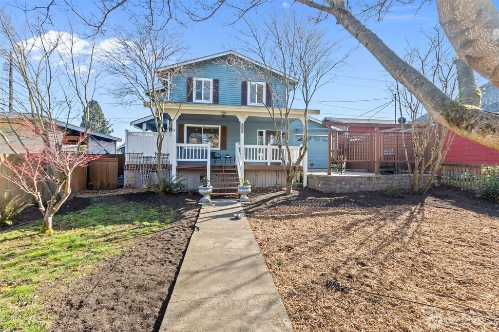 Photo of 1721 McDougall Avenue, Everett, WA 98201 (MLS # 2478931)