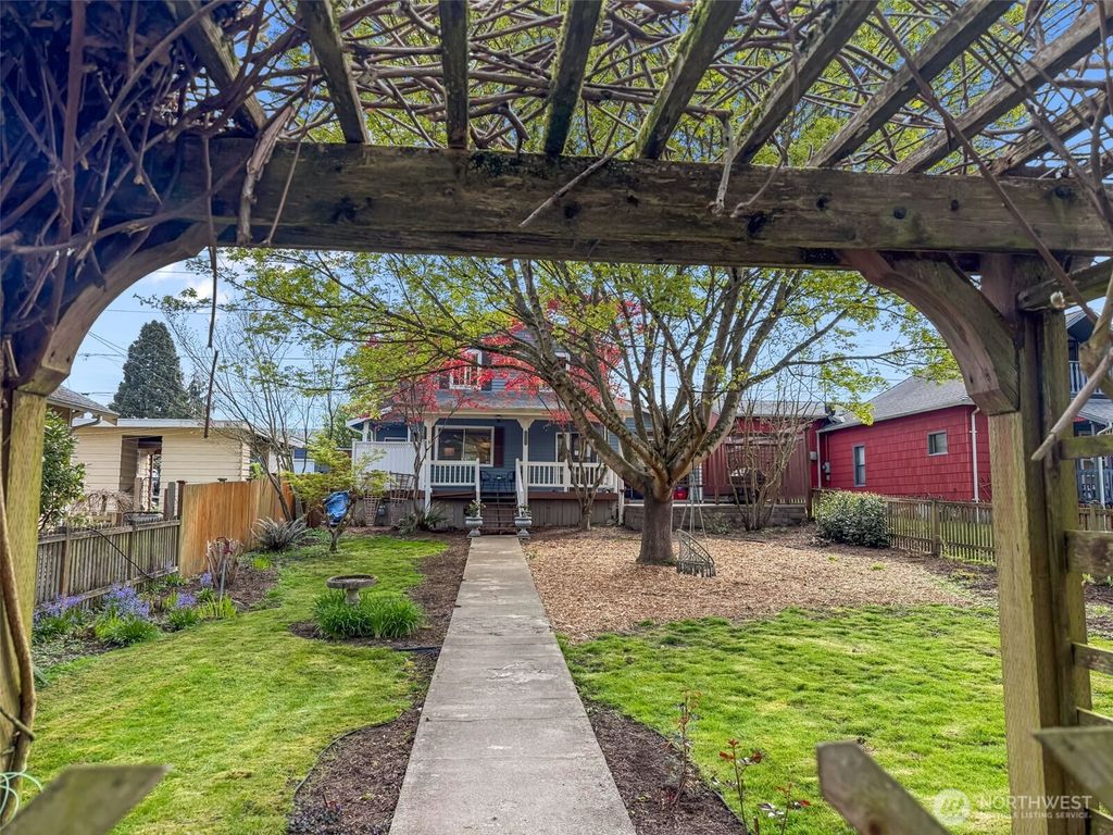 Photo of 1721 McDougall Avenue, Everett, WA 98201 (MLS # 2478931)