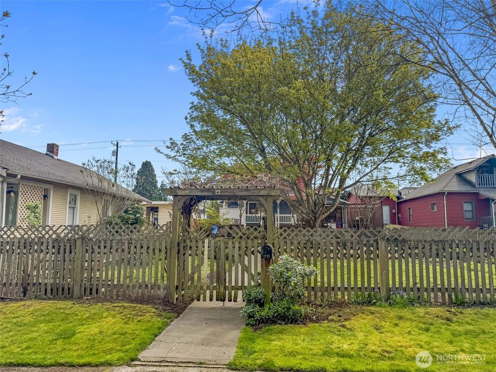 Photo of 1721 McDougall Avenue, Everett, WA 98201 (MLS # 2478931)