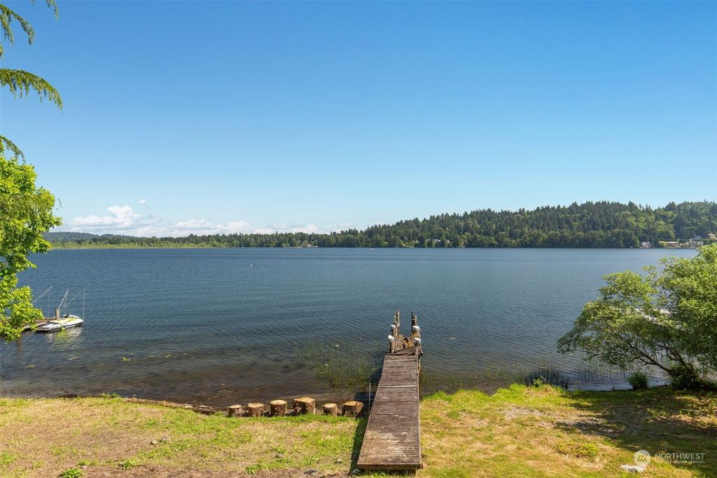 Photo of 3270 W Lake Sammamish Parkway NE, Redmond, WA 98052 (MLS # 2072452)