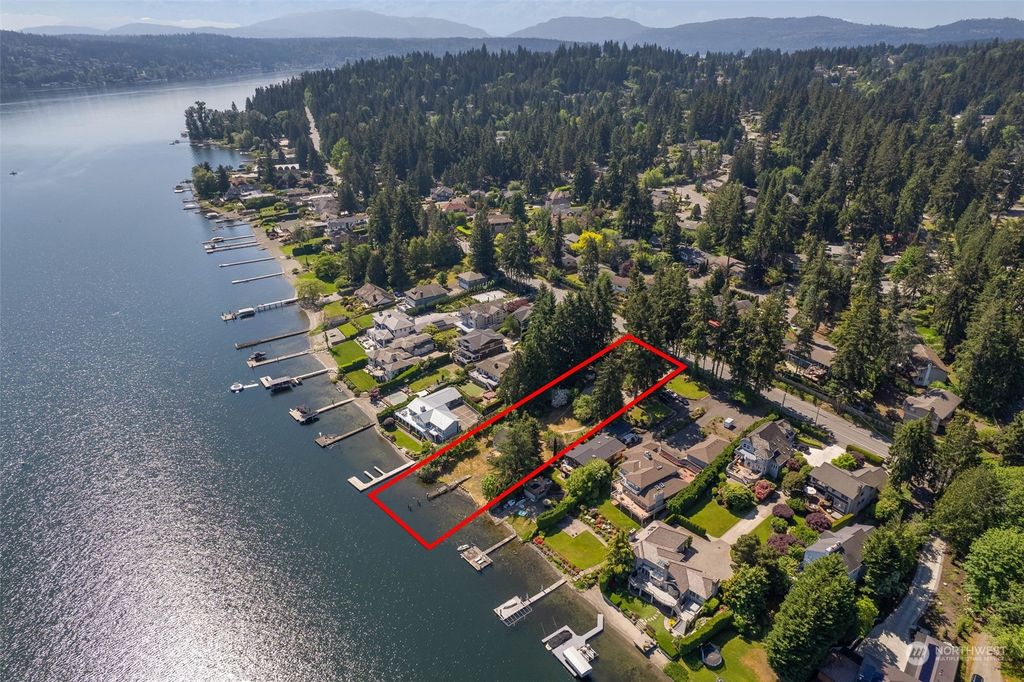 Photo of 3270 W Lake Sammamish Parkway NE, Redmond, WA 98052 (MLS # 2072452)