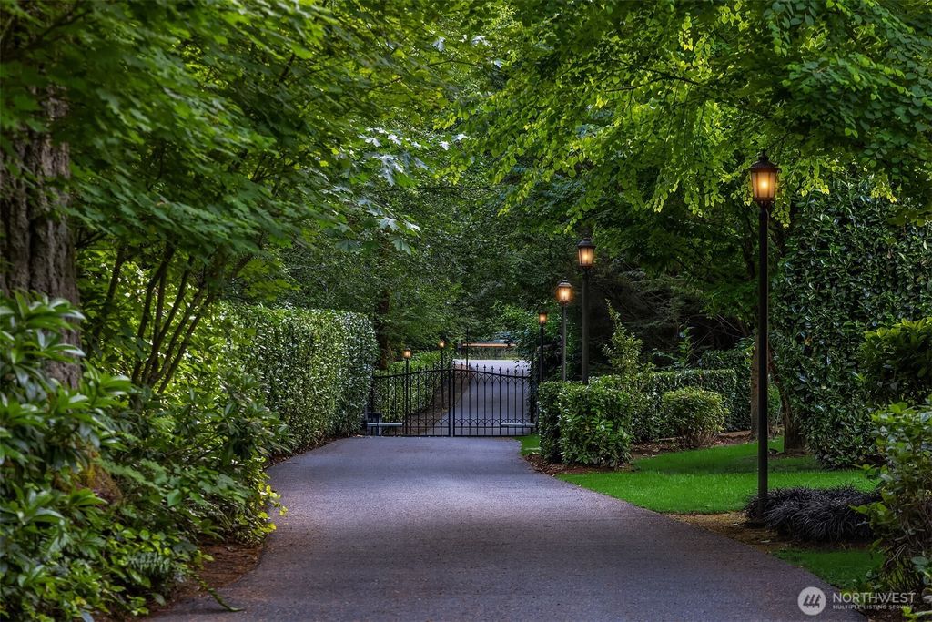 Photo of 7614 238th Avenue NE, Redmond, WA 98053 (MLS # 2391988)