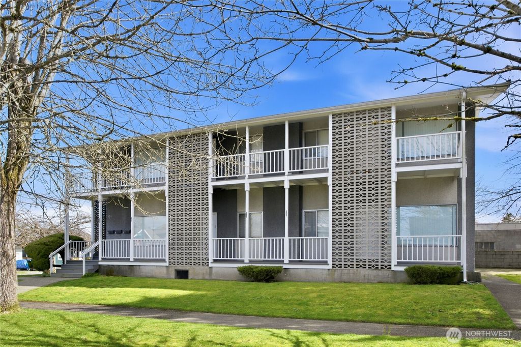 Photo of 901 S Grant Avenue, Tacoma, WA 98405 (MLS # 2497615)