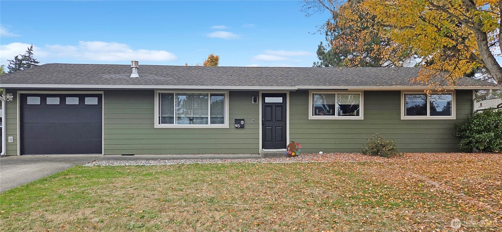 Photo of 915 S 20th Street, Mount Vernon, WA 98274 (MLS # 2590998)