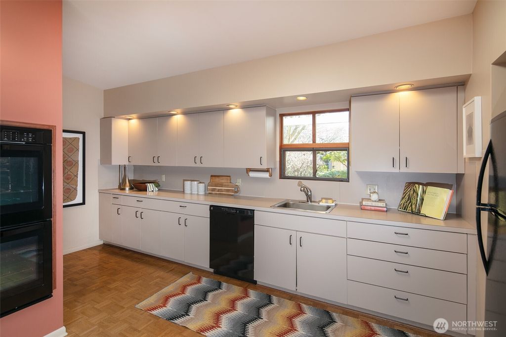 Photo of 4231 NE 73rd Street St, Seattle, WA 98115 (MLS # 2336652)