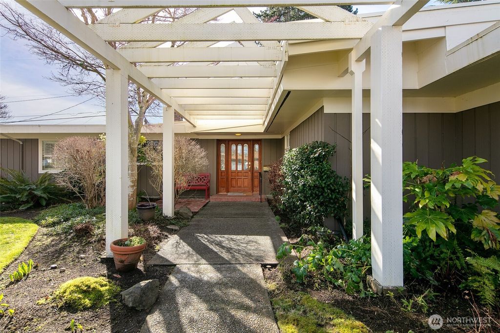 Photo of 4231 NE 73rd Street St, Seattle, WA 98115 (MLS # 2336652)