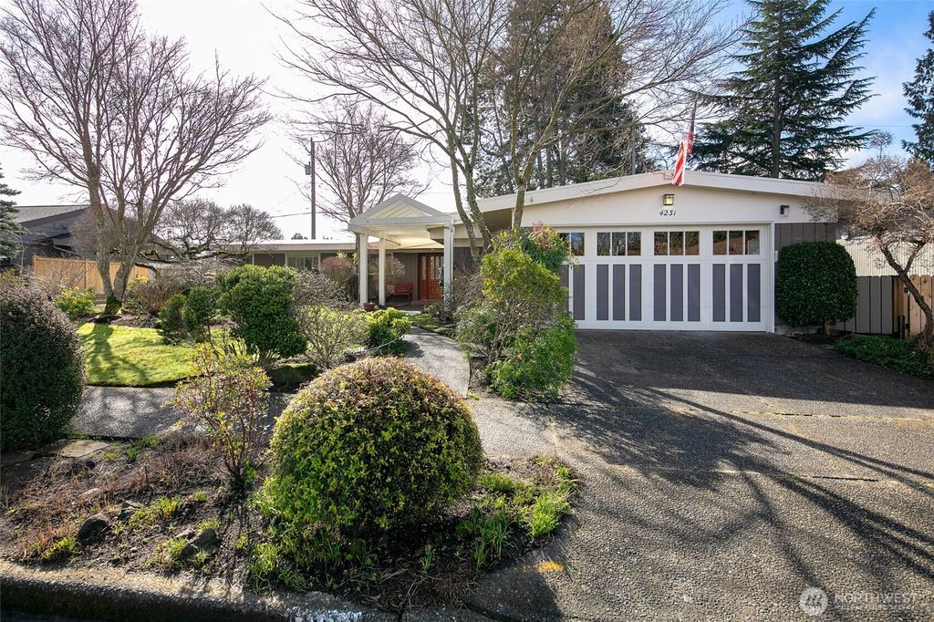 Photo of 4231 NE 73rd Street St, Seattle, WA 98115 (MLS # 2336652)
