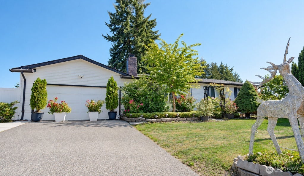 Photo of 25438 116th Avenue SE, Kent, WA 98030 (MLS # 2587366)